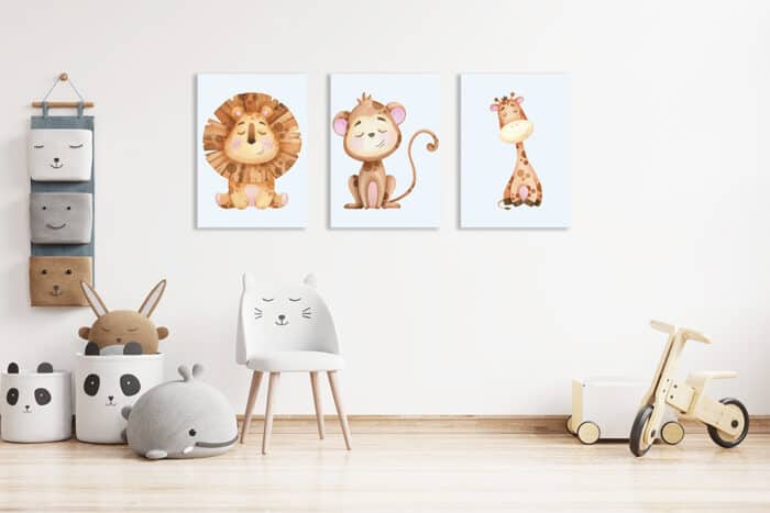 Slabo-modre-obrazy-lev-opica-zirafa-Obrazy-pre-deti-Detske-obrazy-Set-obrazov-pre-deti-3-obrazy-pre-deti-Obrazy-do-detskej-izby
